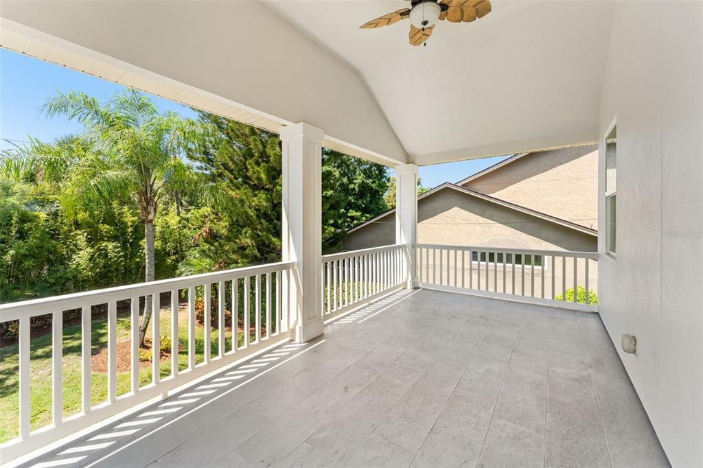 合同活跃: $1,130,000 (4 贝兹, 3 浴室, 2388 平方英尺)