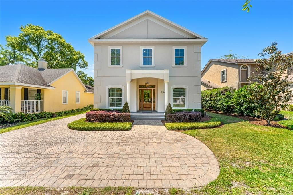 合同活跃: $1,130,000 (4 贝兹, 3 浴室, 2388 平方英尺)