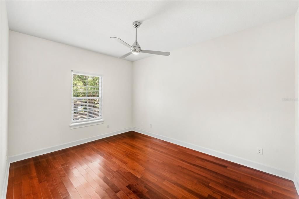 合同活跃: $1,130,000 (4 贝兹, 3 浴室, 2388 平方英尺)