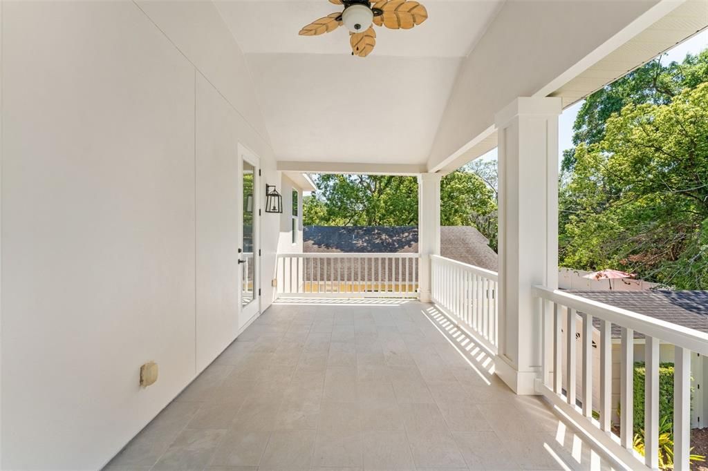 合同活跃: $1,130,000 (4 贝兹, 3 浴室, 2388 平方英尺)