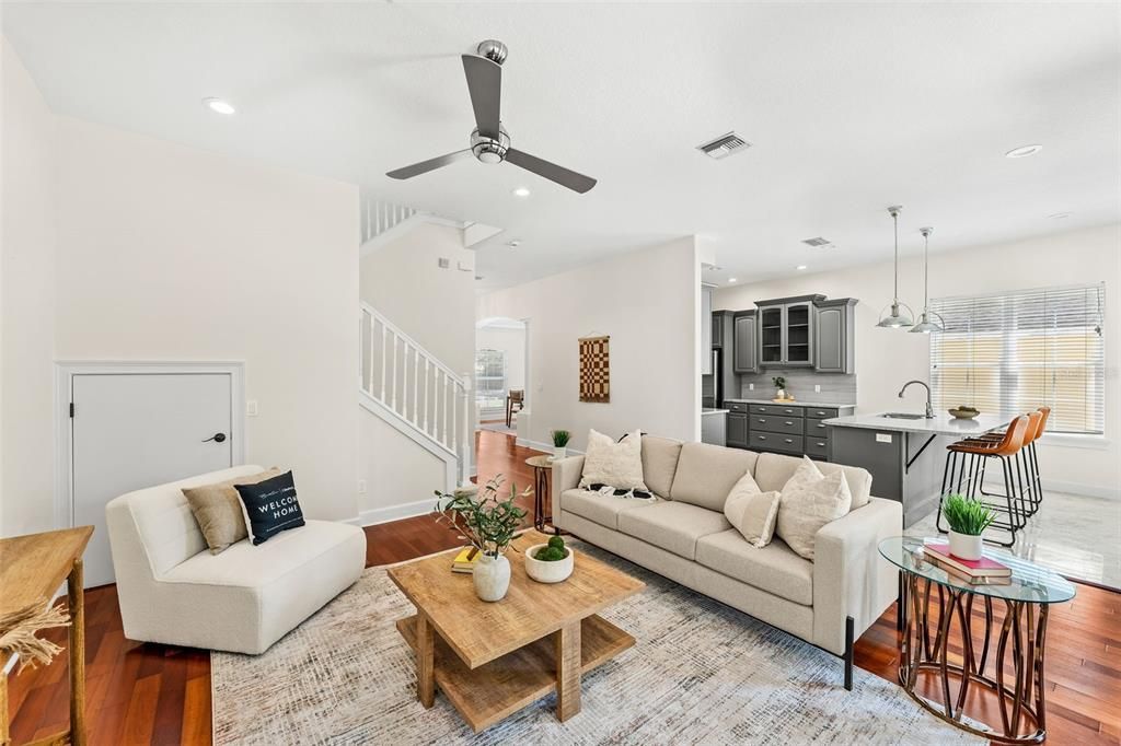 合同活跃: $1,130,000 (4 贝兹, 3 浴室, 2388 平方英尺)