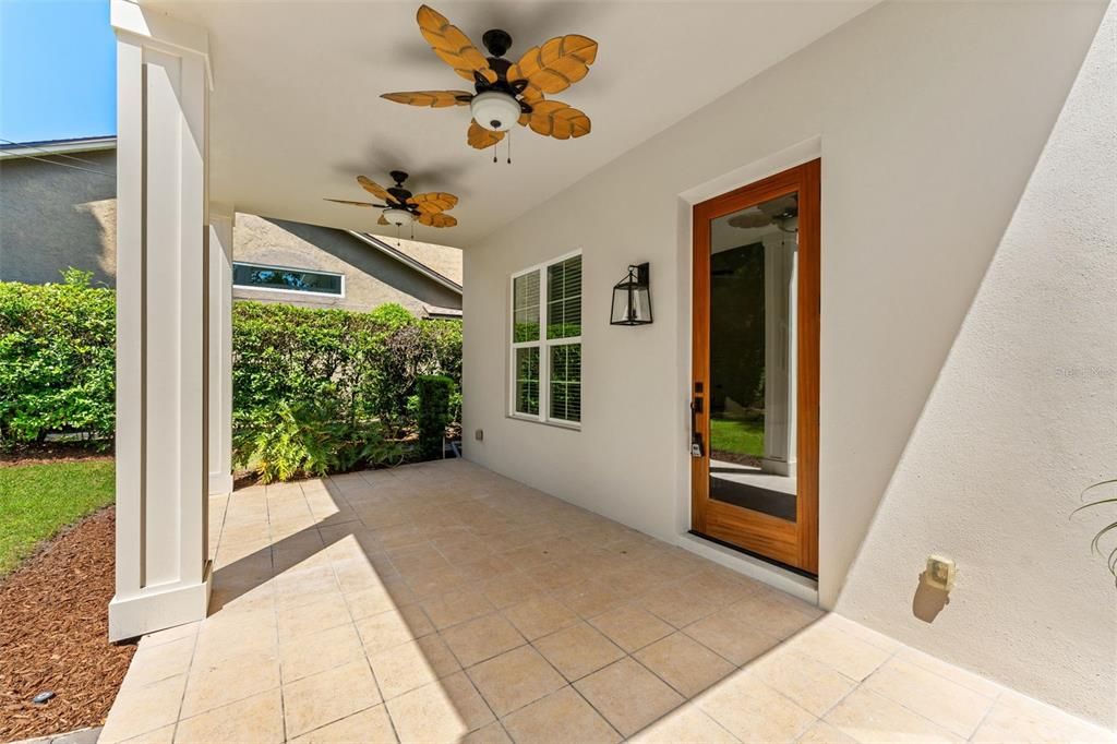 合同活跃: $1,130,000 (4 贝兹, 3 浴室, 2388 平方英尺)