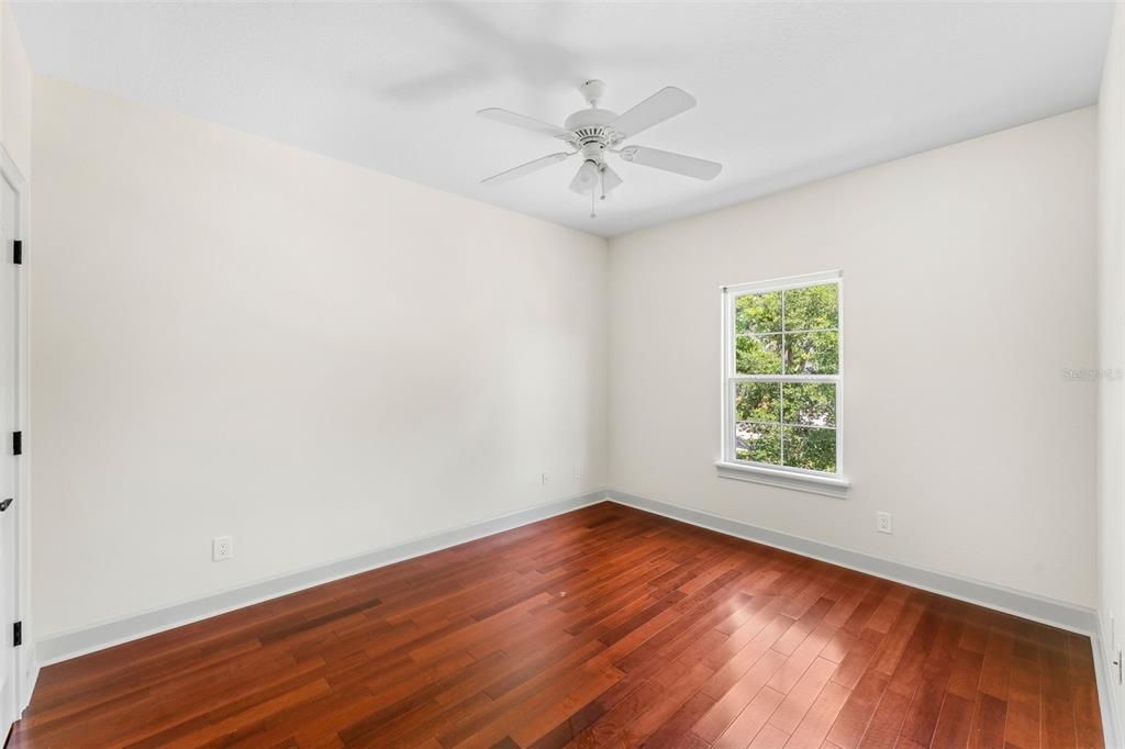 合同活跃: $1,130,000 (4 贝兹, 3 浴室, 2388 平方英尺)