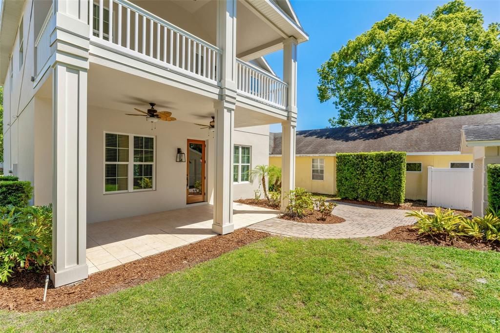 合同活跃: $1,130,000 (4 贝兹, 3 浴室, 2388 平方英尺)