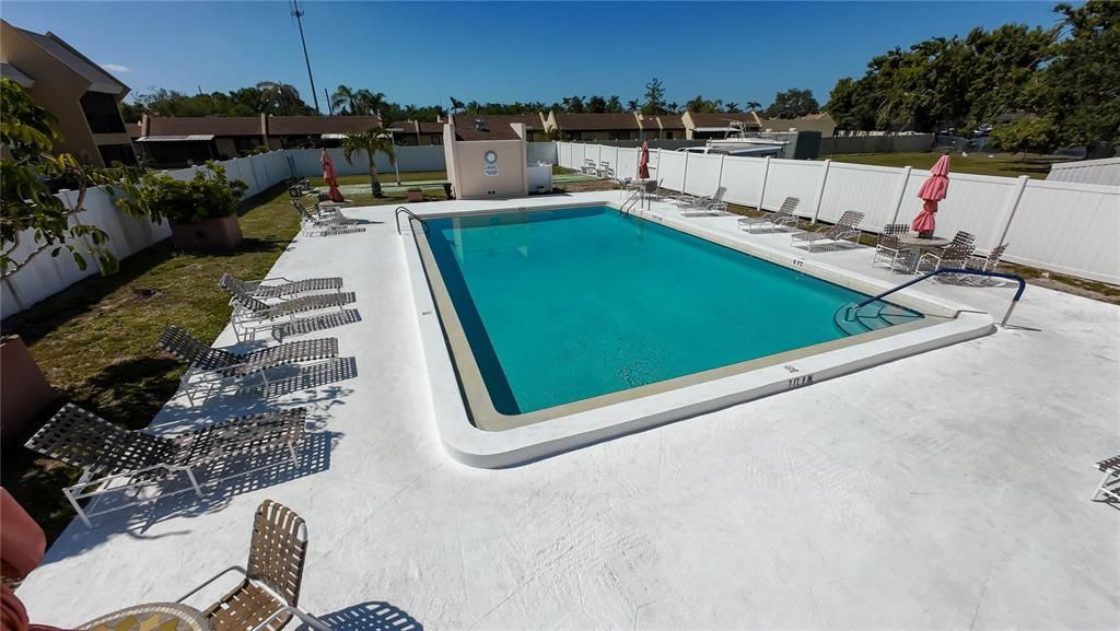 合同活跃: $99,900 (1 贝兹, 1 浴室, 703 平方英尺)