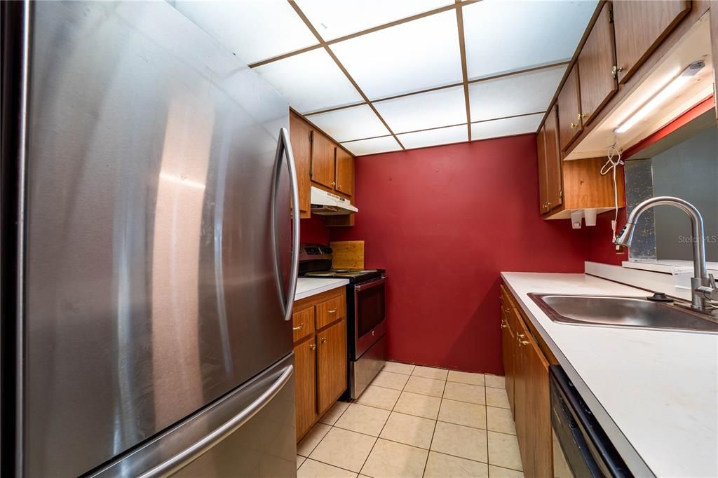 合同活跃: $99,900 (1 贝兹, 1 浴室, 703 平方英尺)