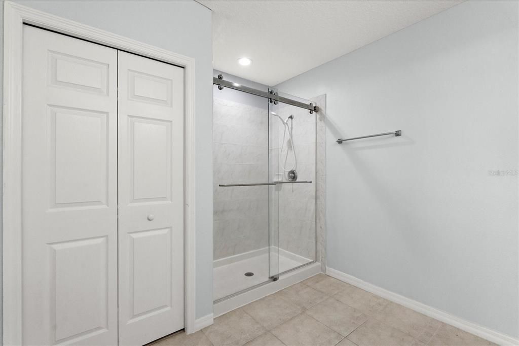 En Venta: $399,000 (3 camas, 2 baños, 1377 Pies cuadrados)