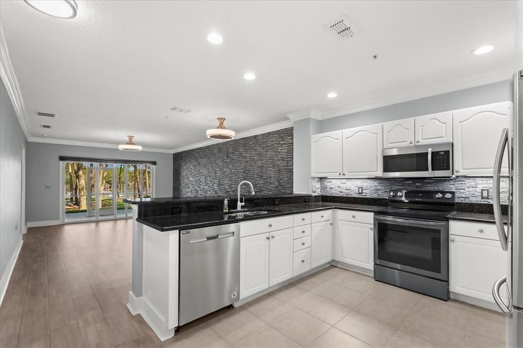 En Venta: $399,000 (3 camas, 2 baños, 1377 Pies cuadrados)