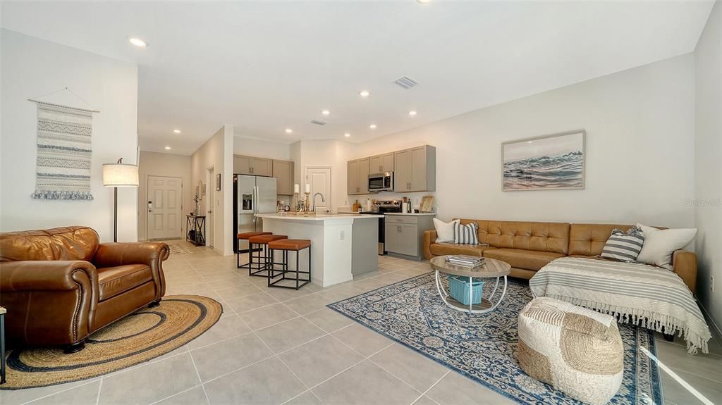 For Rent: $2,400 (3 beds, 2 baths, 1417 Square Feet)