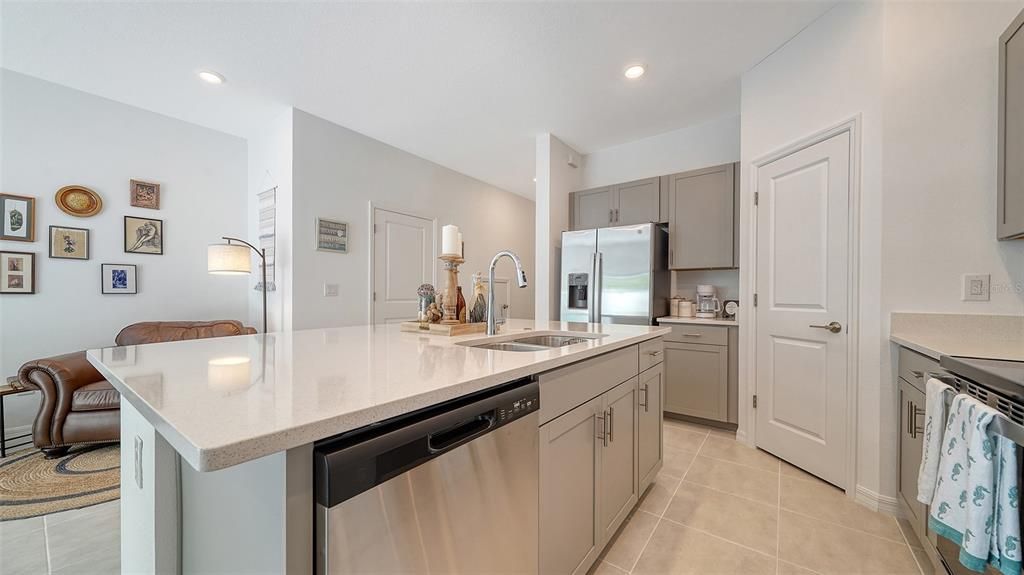 For Rent: $2,400 (3 beds, 2 baths, 1417 Square Feet)