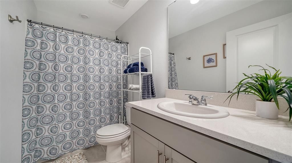 For Rent: $2,400 (3 beds, 2 baths, 1417 Square Feet)