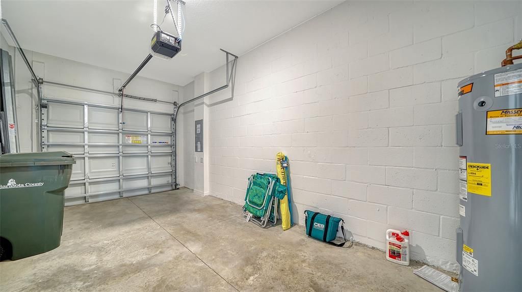 For Rent: $2,400 (3 beds, 2 baths, 1417 Square Feet)