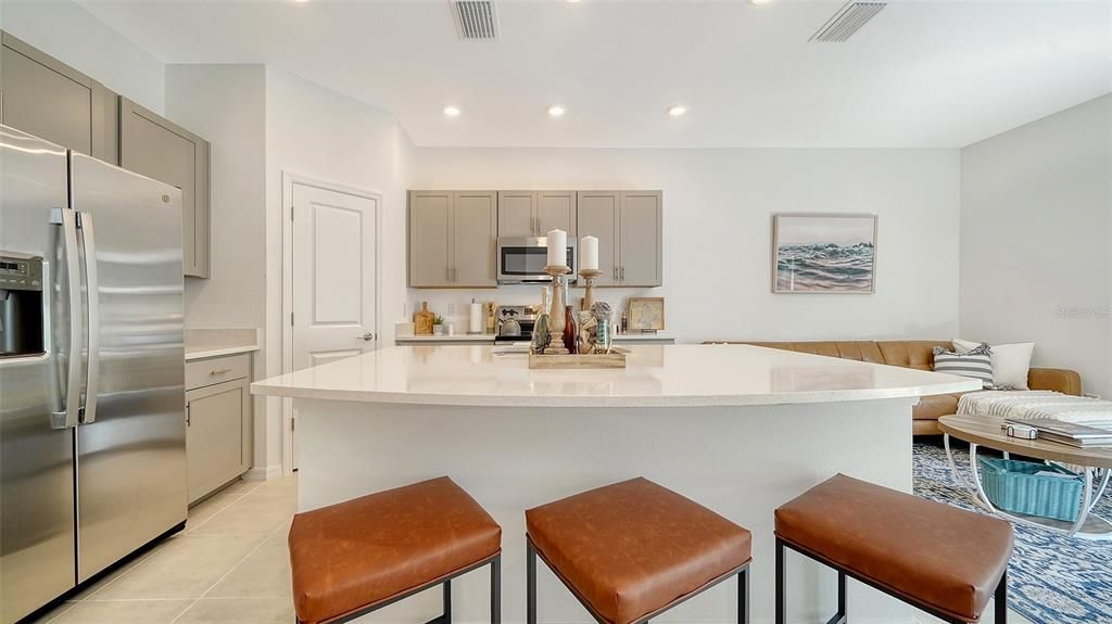 For Rent: $2,400 (3 beds, 2 baths, 1417 Square Feet)