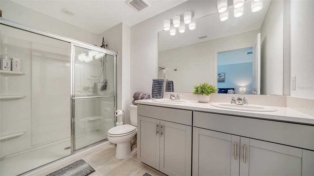 For Rent: $2,400 (3 beds, 2 baths, 1417 Square Feet)