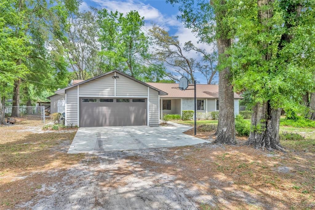 Recently Sold: $383,000 (3 beds, 2 baths, 1818 Square Feet)