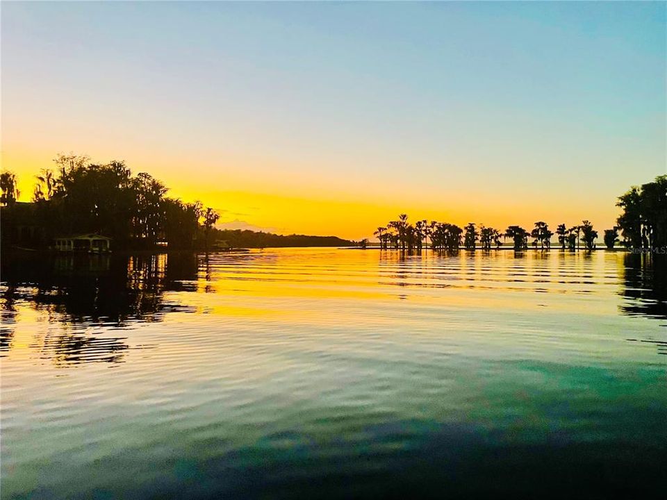 For Sale: $464,900 (3 beds, 2 baths, 1594 Square Feet)