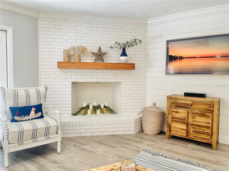 For Sale: $464,900 (3 beds, 2 baths, 1594 Square Feet)