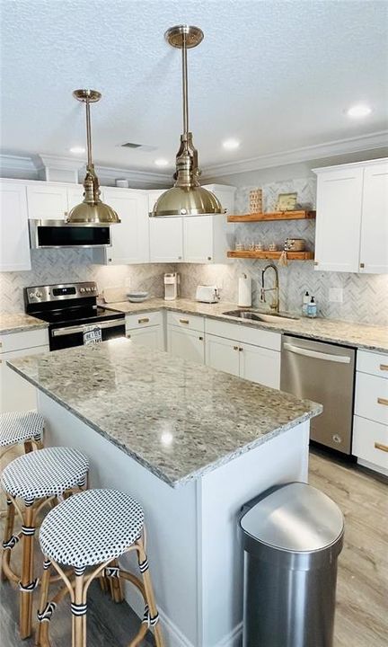 For Sale: $464,900 (3 beds, 2 baths, 1594 Square Feet)