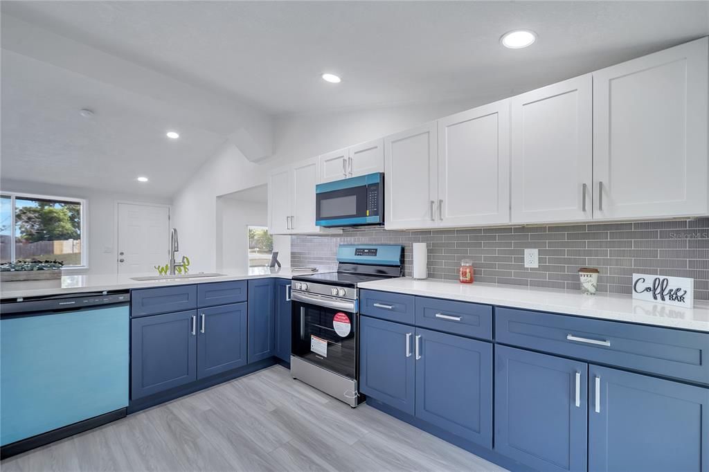 For Sale: $319,999 (3 beds, 2 baths, 1236 Square Feet)