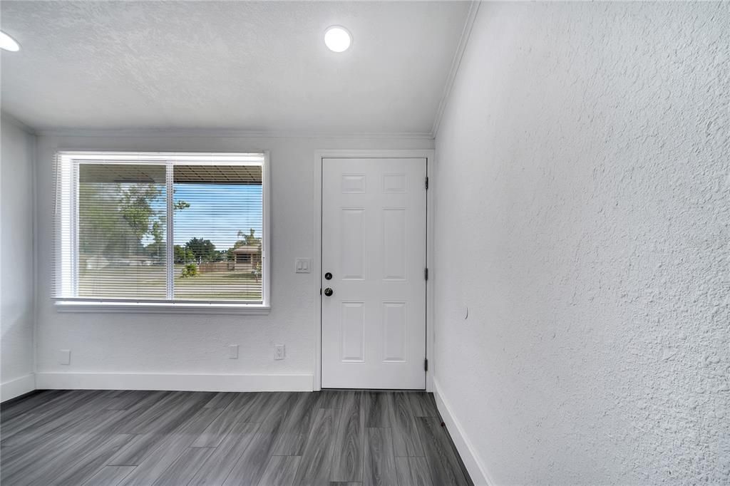 For Sale: $319,999 (3 beds, 2 baths, 1236 Square Feet)