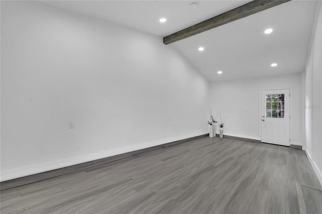 For Sale: $319,999 (3 beds, 2 baths, 1236 Square Feet)