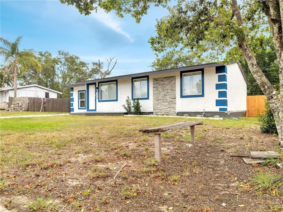 For Sale: $319,999 (3 beds, 2 baths, 1236 Square Feet)