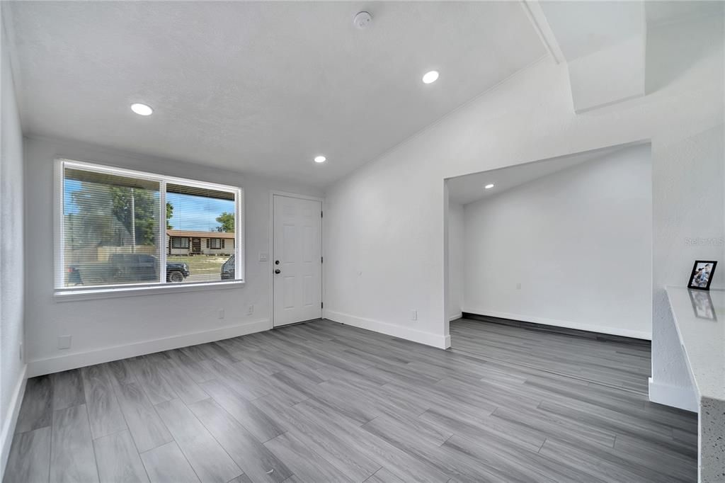 For Sale: $319,999 (3 beds, 2 baths, 1236 Square Feet)