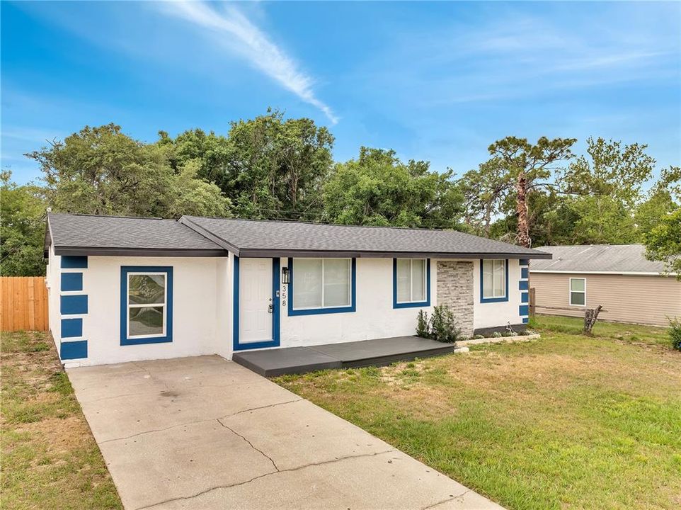 For Sale: $319,999 (3 beds, 2 baths, 1236 Square Feet)