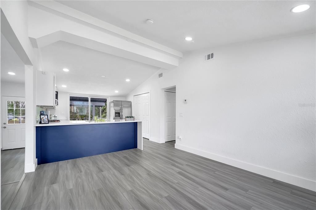 For Sale: $319,999 (3 beds, 2 baths, 1236 Square Feet)