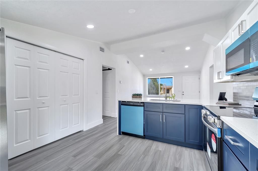 For Sale: $319,999 (3 beds, 2 baths, 1236 Square Feet)