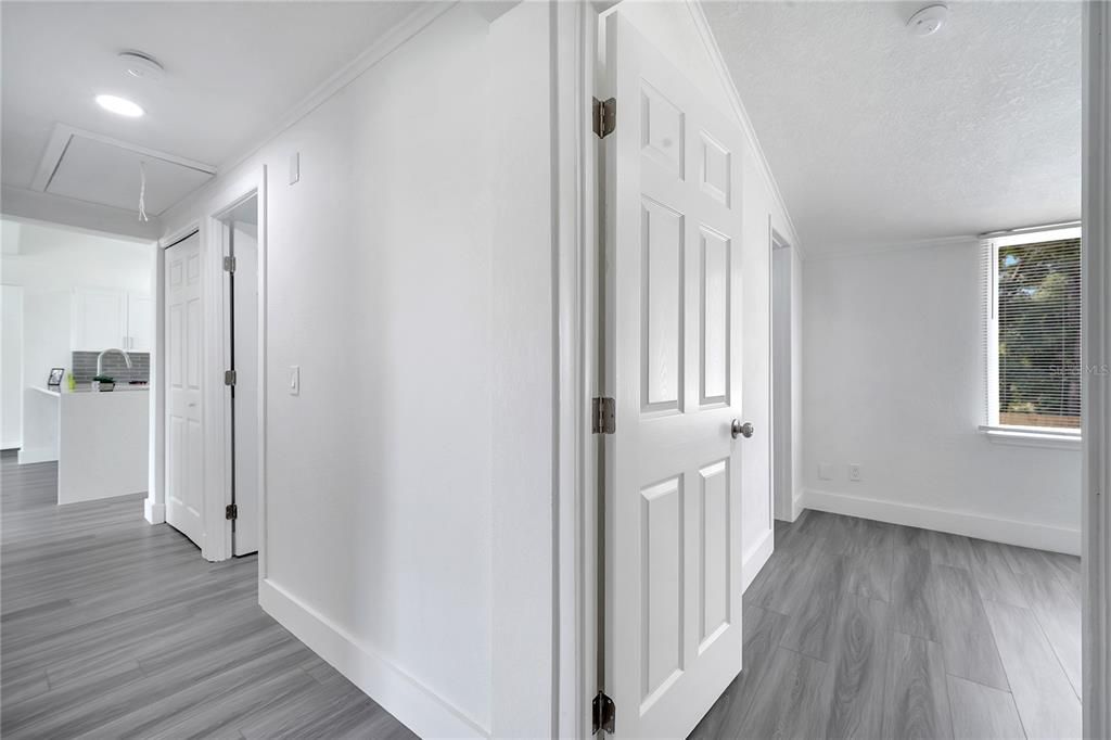 For Sale: $319,999 (3 beds, 2 baths, 1236 Square Feet)