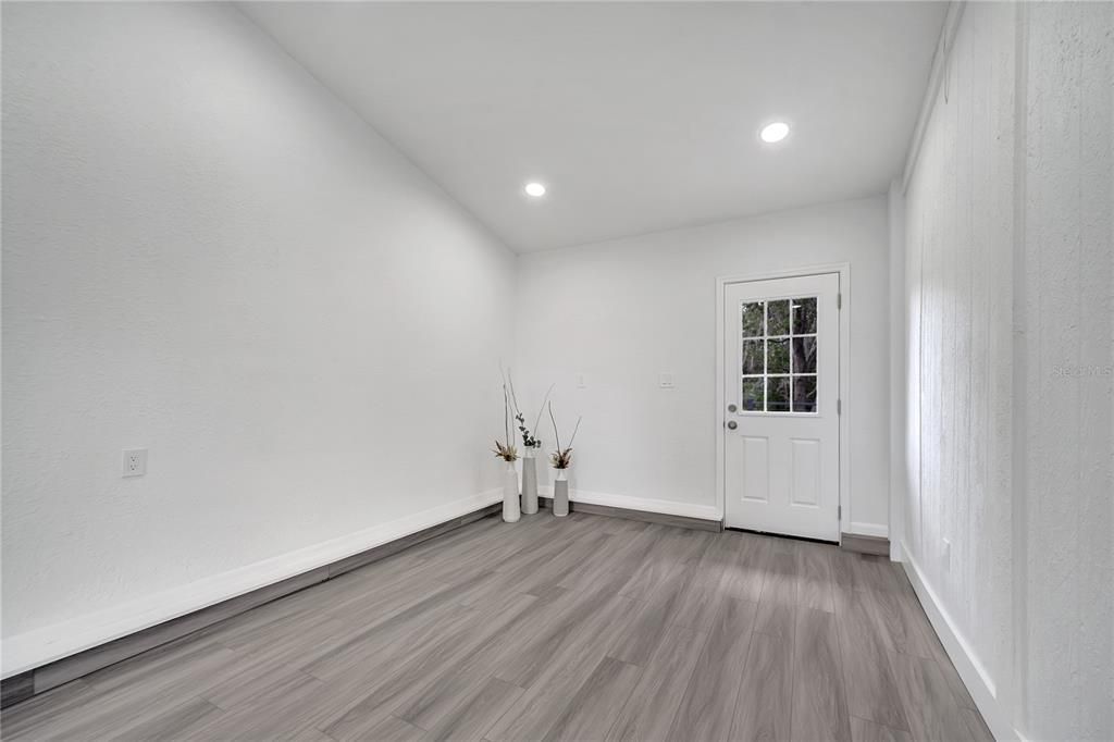 For Sale: $319,999 (3 beds, 2 baths, 1236 Square Feet)