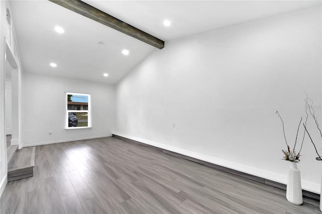 For Sale: $319,999 (3 beds, 2 baths, 1236 Square Feet)