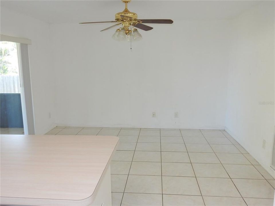 На продажу: $239,000 (3 спален, 2 ванн, 1641 Квадратных фут)