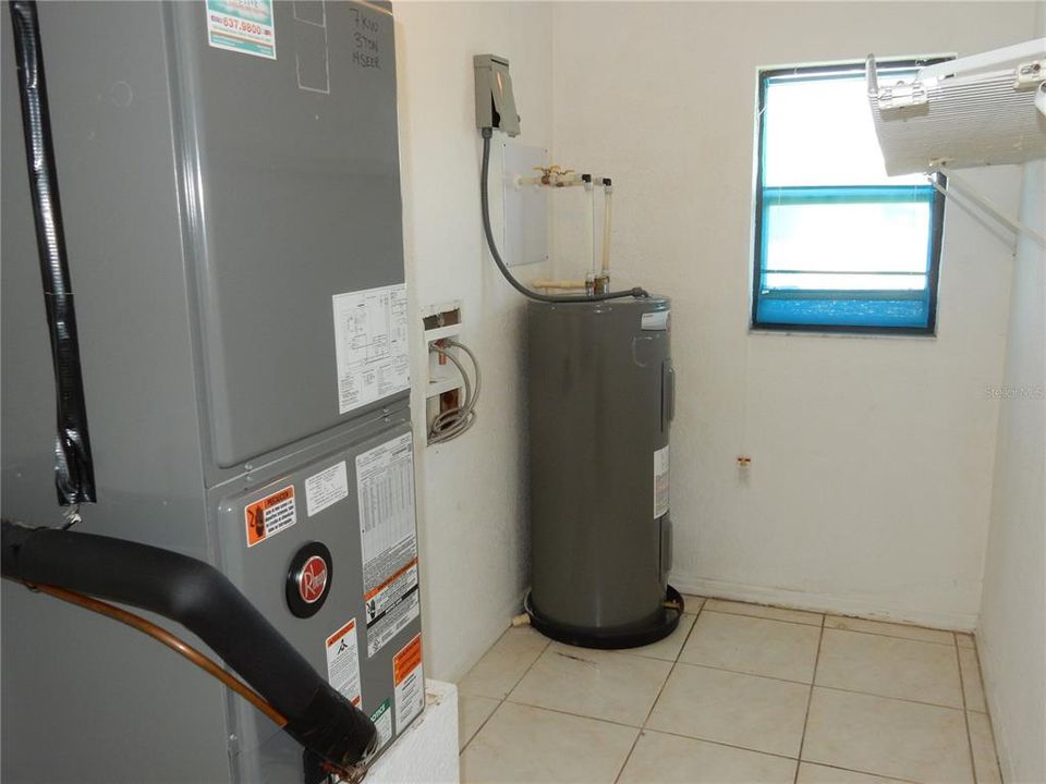 На продажу: $239,000 (3 спален, 2 ванн, 1641 Квадратных фут)