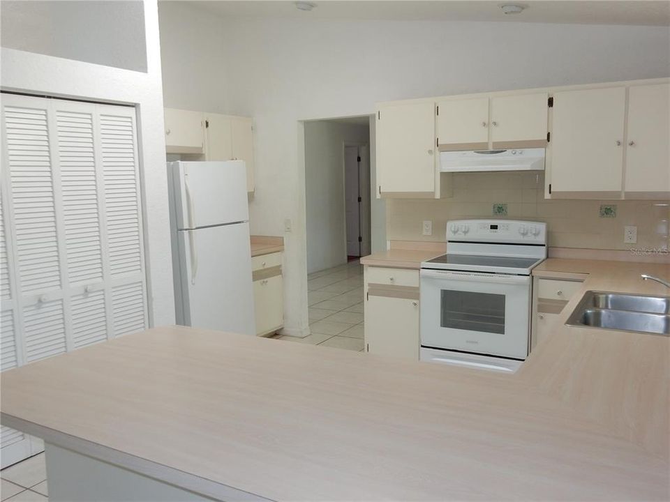 На продажу: $239,000 (3 спален, 2 ванн, 1641 Квадратных фут)