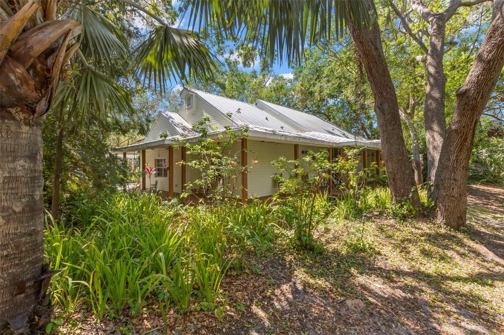 For Sale: $894,900 (3 beds, 2 baths, 2038 Square Feet)
