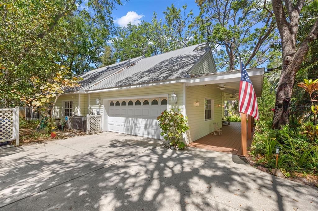 For Sale: $894,900 (3 beds, 2 baths, 2038 Square Feet)