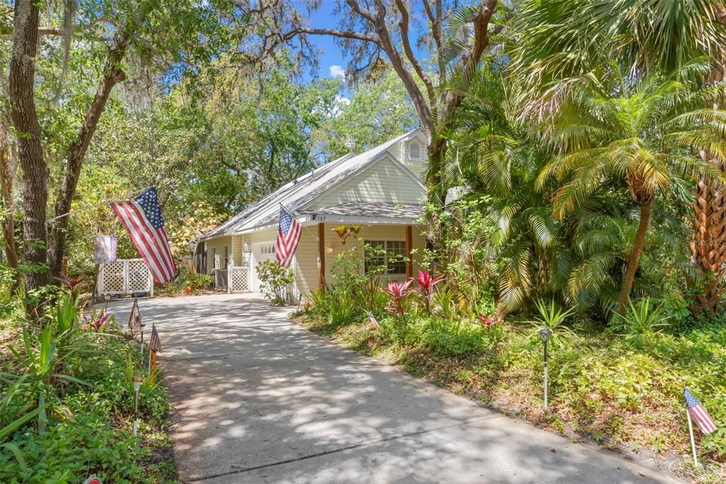 For Sale: $894,900 (3 beds, 2 baths, 2038 Square Feet)