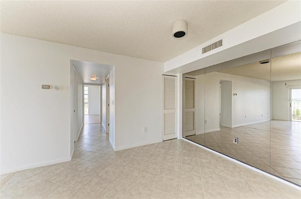 Active With Contract: $1,100,000 (2 beds, 2 baths, 1275 Square Feet)