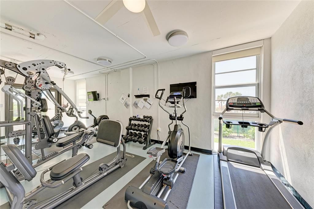 Active With Contract: $1,100,000 (2 beds, 2 baths, 1275 Square Feet)