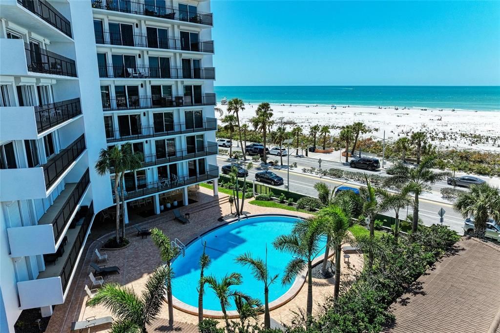 Active With Contract: $1,100,000 (2 beds, 2 baths, 1275 Square Feet)