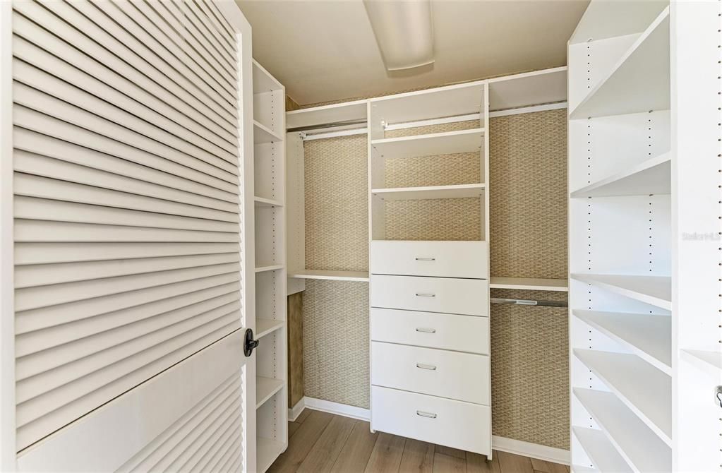 Active With Contract: $1,100,000 (2 beds, 2 baths, 1275 Square Feet)