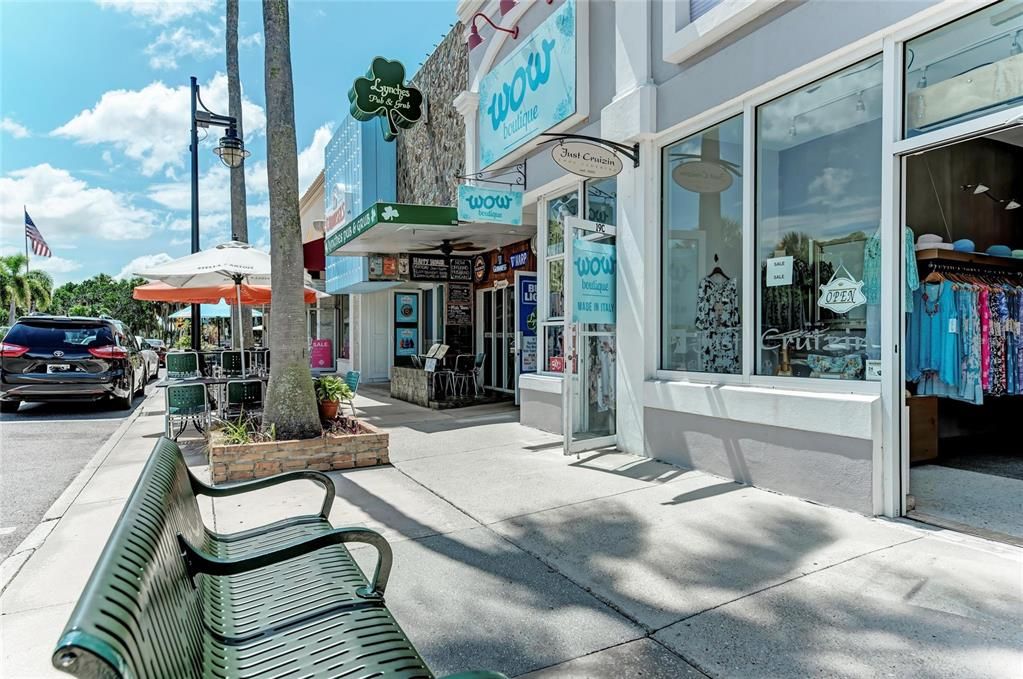 Active With Contract: $1,100,000 (2 beds, 2 baths, 1275 Square Feet)