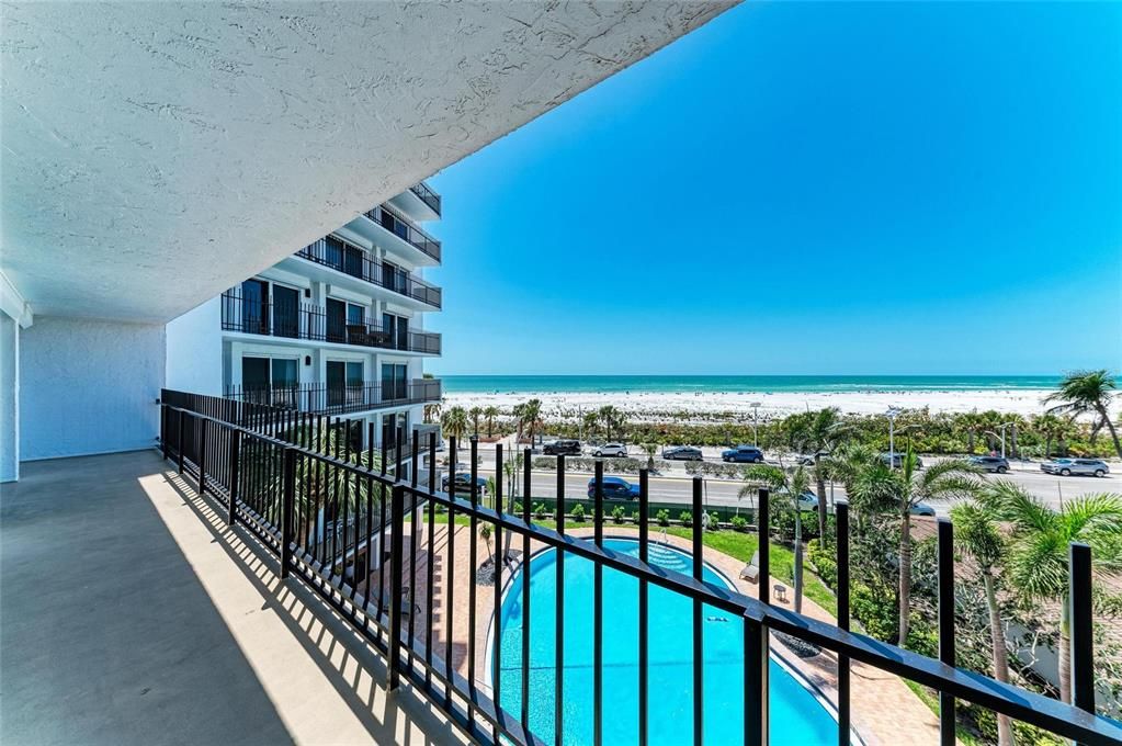 Active With Contract: $1,100,000 (2 beds, 2 baths, 1275 Square Feet)