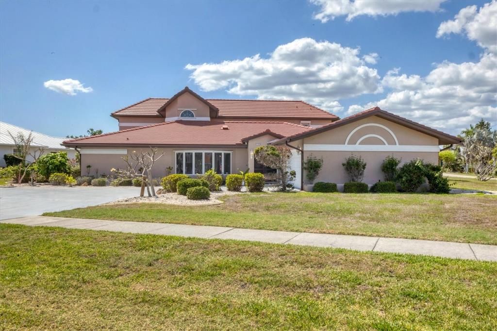 На продажу: $780,000 (5 спален, 4 ванн, 3682 Квадратных фут)