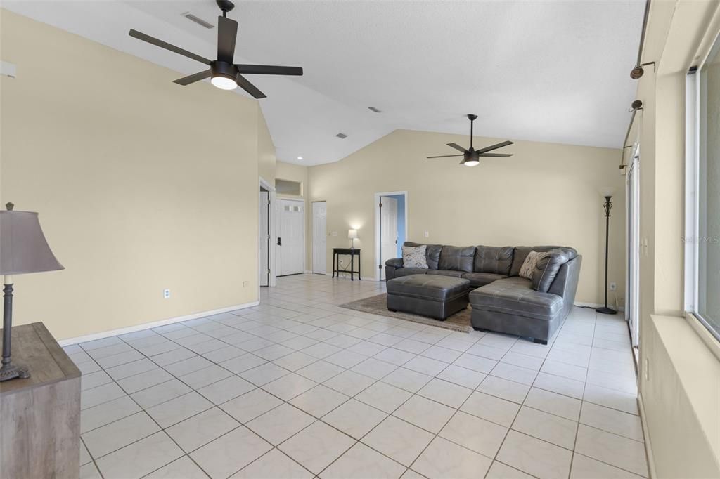 For Sale: $475,000 (3 beds, 2 baths, 1578 Square Feet)