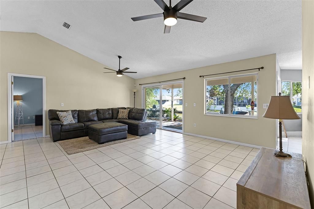 For Sale: $475,000 (3 beds, 2 baths, 1578 Square Feet)