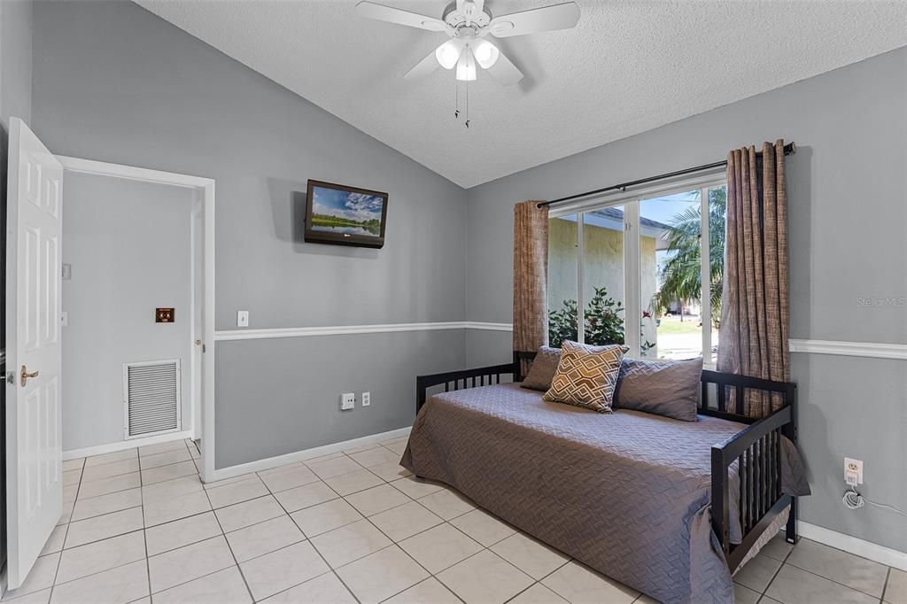 For Sale: $475,000 (3 beds, 2 baths, 1578 Square Feet)