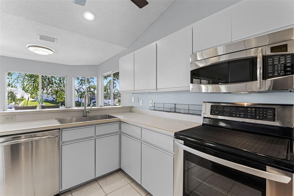 For Sale: $475,000 (3 beds, 2 baths, 1578 Square Feet)